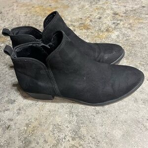 JustFab black booties size 10